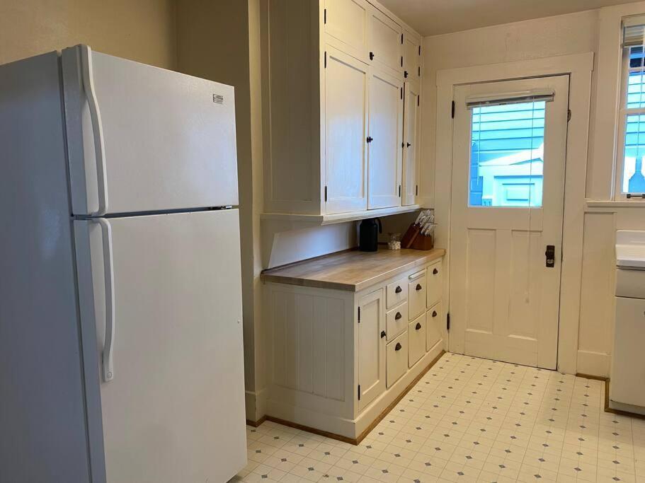 Historic Downtown Riverview Flat, No 3 อัสตอเรีย ภายนอก รูปภาพ