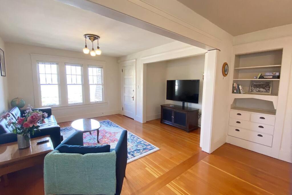 Historic Downtown Riverview Flat, No 3 อัสตอเรีย ภายนอก รูปภาพ